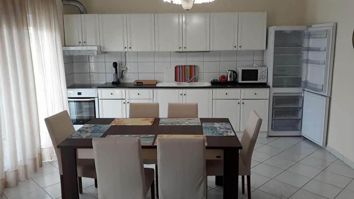 Stathoris Deluxe Apartment Néa Péramos المظهر الخارجي الصورة